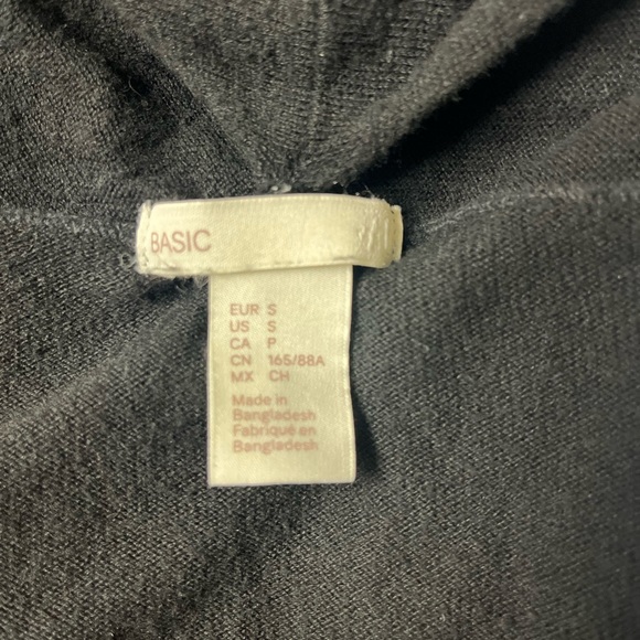 H&M Black V-Neck Sweater - Picture 4 of 6